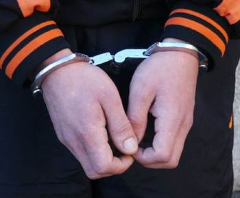 Bărbat reținut pentru furt și tâlhărie. Timp de zece luni, a prădat societăți din Pașcani, Târgu Frumos și Hârlău