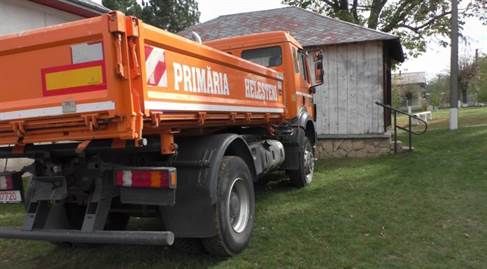 Autoutilitară cu lama și sărăriță, la Heleșteni