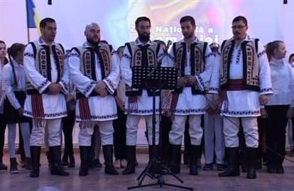 „La multi ani Romania”, de la Deleni!