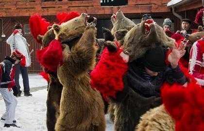 Pregatiri pentru festivalul de datini, la Scobinti