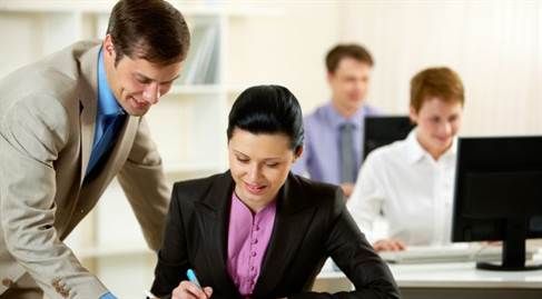 Analiză: Salariații riscă să piardă un sfert din câștigul net, dacă angajatorii nu ajustează salariul brut