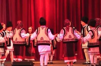 Dans si muzica, la “Curcubeul Artelor”. Trofeele festivalului castigate de Trubadurii Band si Ansamblul Rapsozii Siretului