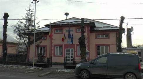 Acoperisuri noi la primaria si dispensarul din Motca