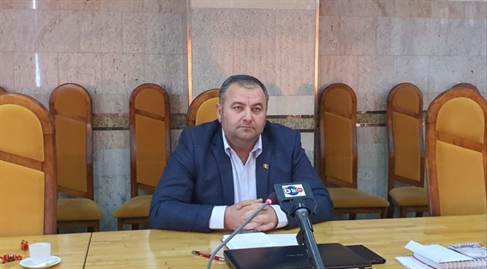 Consilierul Olariu, exclus de primar din grupul de comunicare. Are interzis și pe pagina de Facebook a Primăriei