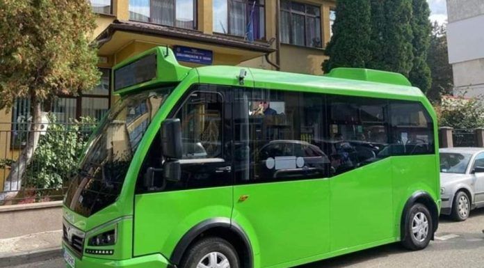Vin încă trei microbuze electrice pentru elevii ieșeni. Unul va ajunge la Tătăruși