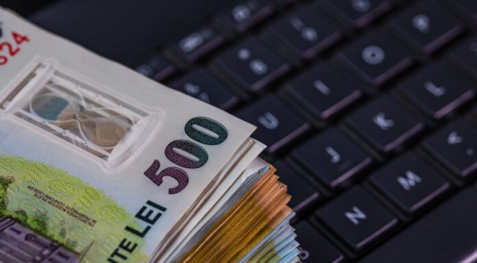 Burse școlare martie 2025. Elevii primesc 338 de lei bursa de merit pentru luna februarie și 225 de lei bursa de reziliență și tehnologică – calcul de la inspectoratele școlare