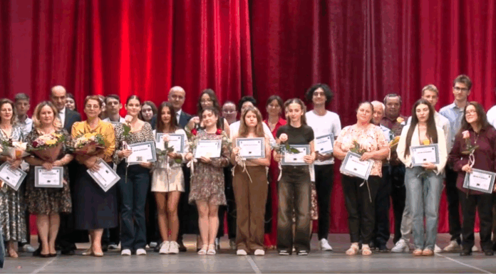 Gala Olimpicilor la Pașcani. Cei mai buni copii au fost recompensați pentru rezultatele lor – VIDEO