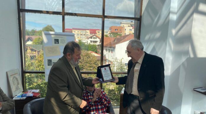 Târgu Frumos și-a onorat oamenii de cultură: Dan Fripis, sărbătorit prin carte și aplauze – FOTO
