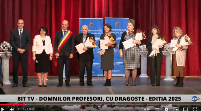 Cadre didactice pensionate anul trecut, premiate la Pașcani. A XIX-a ediție a „Domnilor Profesori, cu dragoste!” – VIDEO