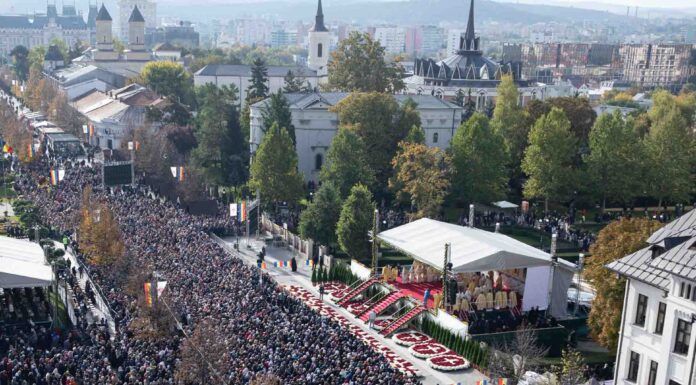Sute de mii de suflete în rugăciune la Iași, în fața Sfintei Parascheva – VIDEO