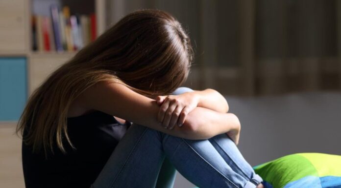 Un tânăr de 26 de ani din Hârlău riscă peste un deceniu de închisoare din cauză că a violat de mai multe ori o fată de 14 ani. Copila a rămas și însărcinată