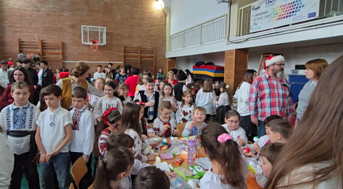 Târg de Crăciun, la Liceul Teoretic Miron Costin Pașcani